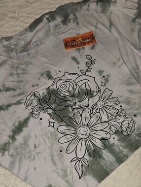 Green and White Tie-Dye Floral Tee